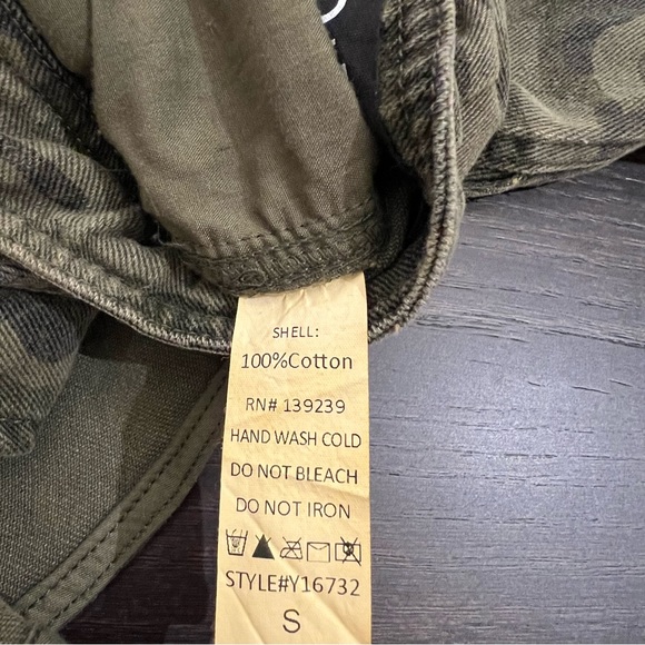 Do+Be Camo Ruffle Romper Open Back Size Small - Picture 10 of 10